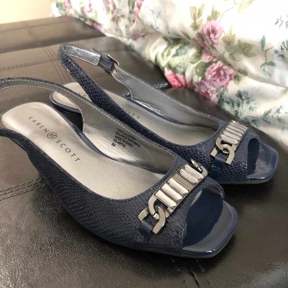 Karen Scott Sandals